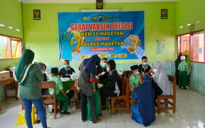 MIN 15 MAGETAN TURUT MELAKSANAKAN VAKSINASI ANAK